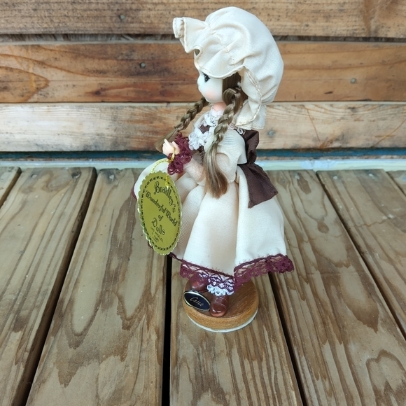 Vintage Big Eye Bradley's Wonderful World of Dolls Carrie Doll 80s - Picture 3 of 10